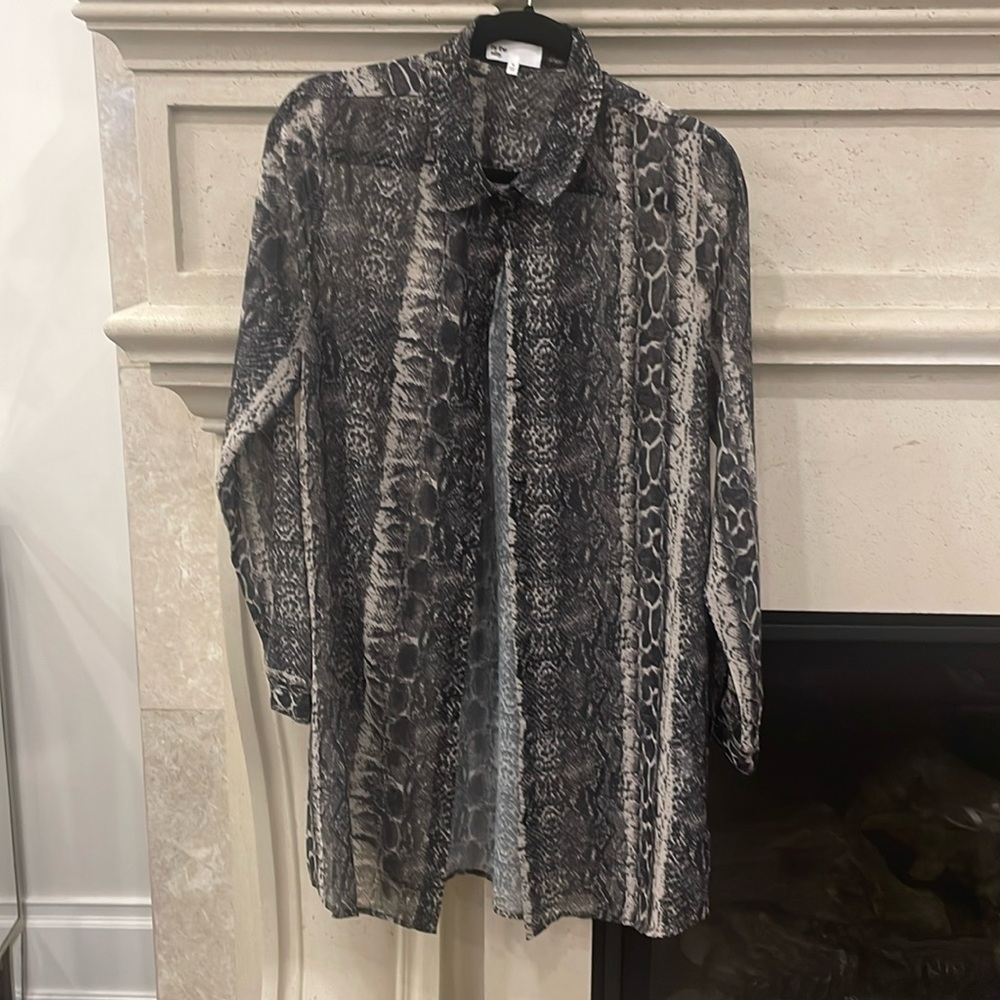 Semi sheer snake print button down blouse. Size medium. Never worn. Size medium